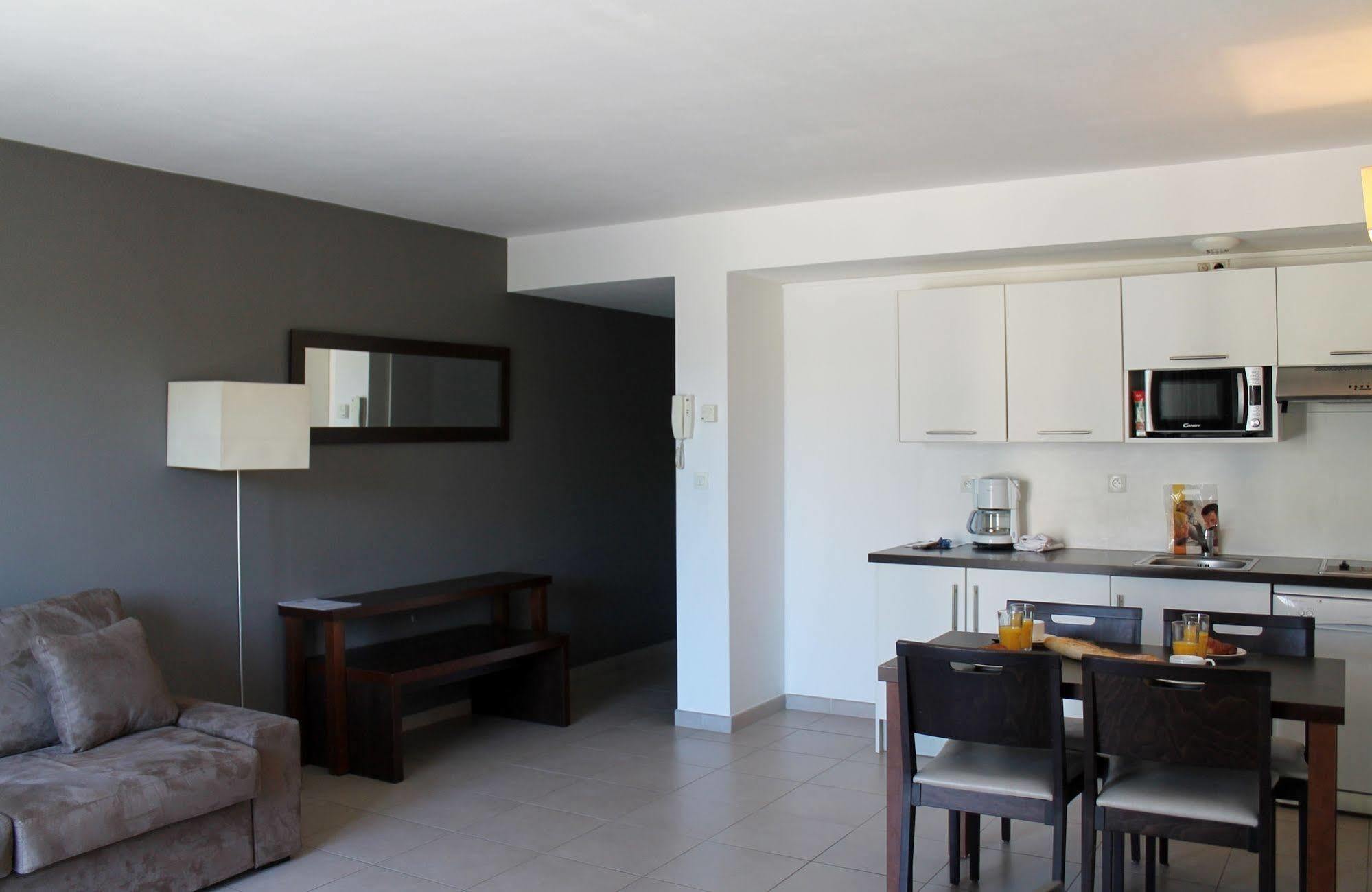 Residence Services Calypso Calanques Plage Марсилия Екстериор снимка
